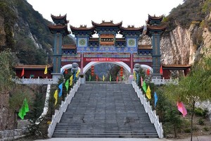 黑山大峡谷一日游