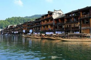 毕业季－－湖南张家界、袁家界、杨家界、宝峰湖、墨戎苗寨、土司城、凤凰古城双卧六天